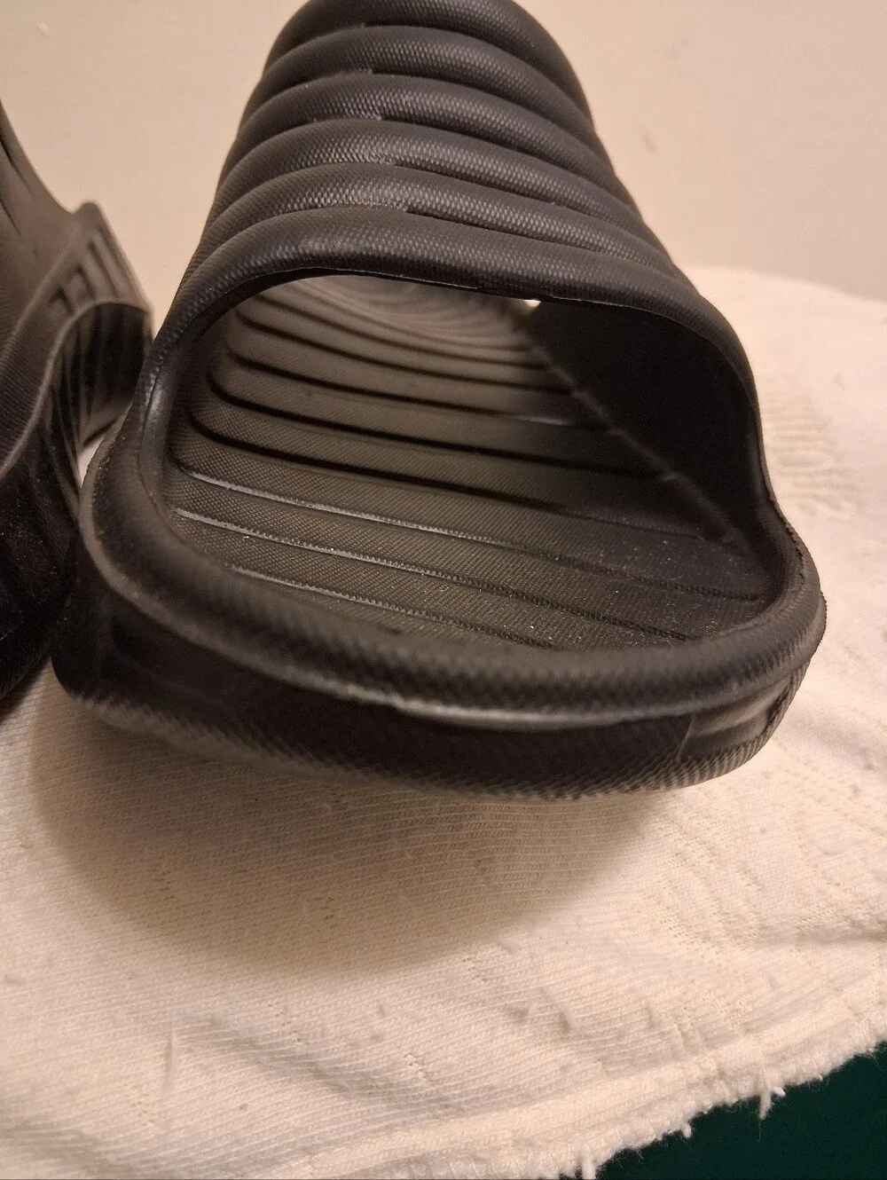 Men's KUAILU Black Slip-On Comfort Slides Similar to Crocs , size 10